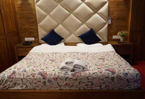 kashmir mahal resorts luxury heritage suite